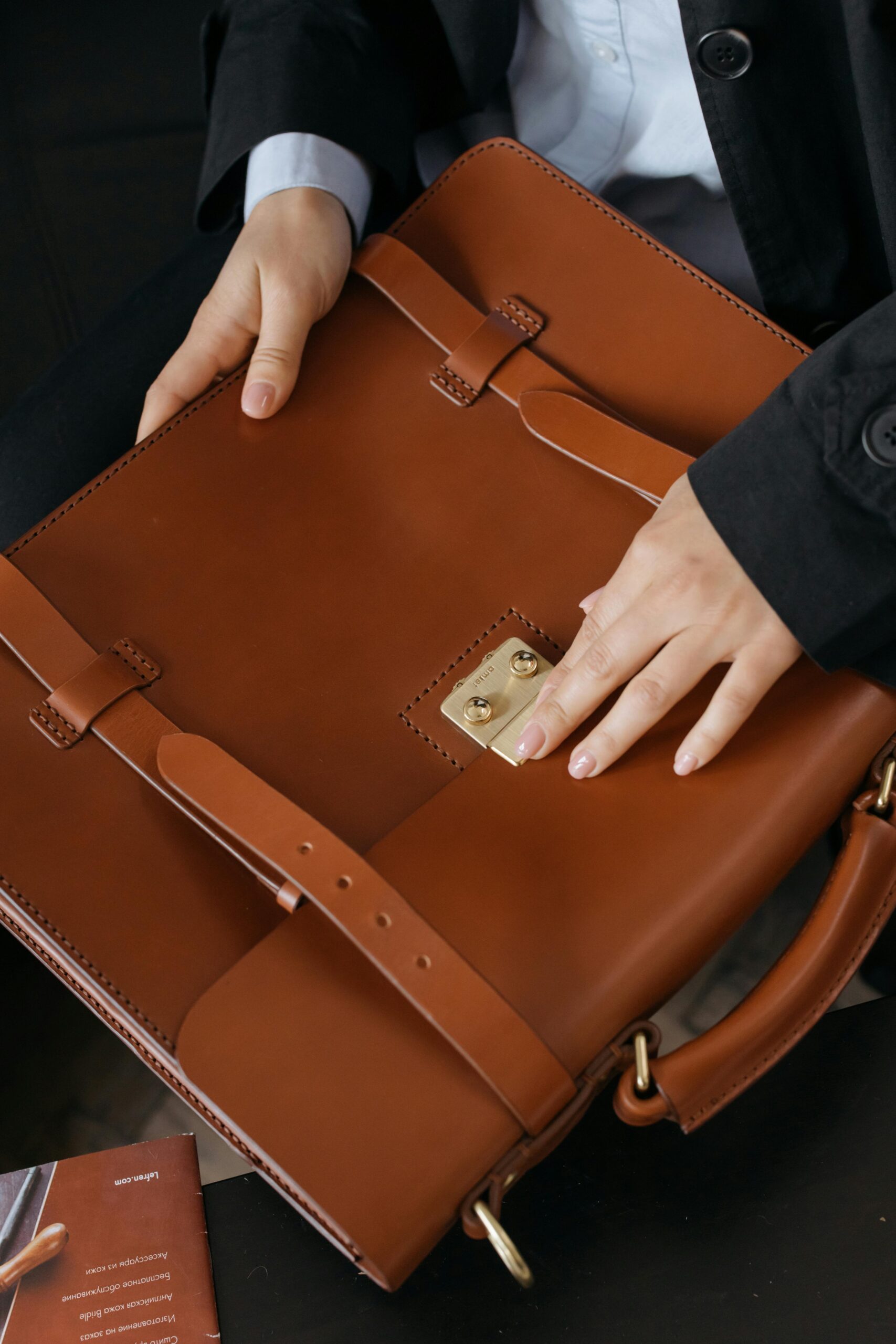 StreetFlow Vintage Leather Shoulder Bag - Image 2